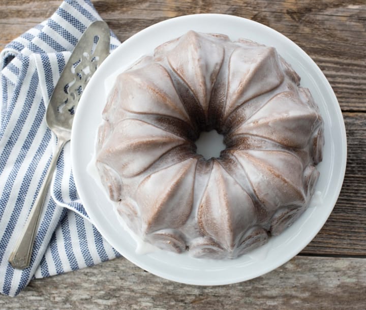 Nordic Ware Fleur De Lis Bundt - bundt tin, 2.4 L Nordic Ware