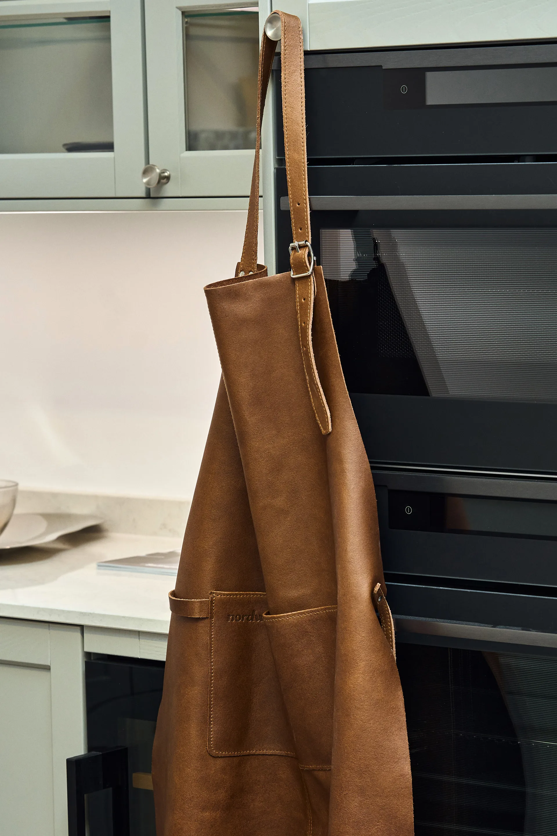 Nordwik leather apron, Brown Nordwik