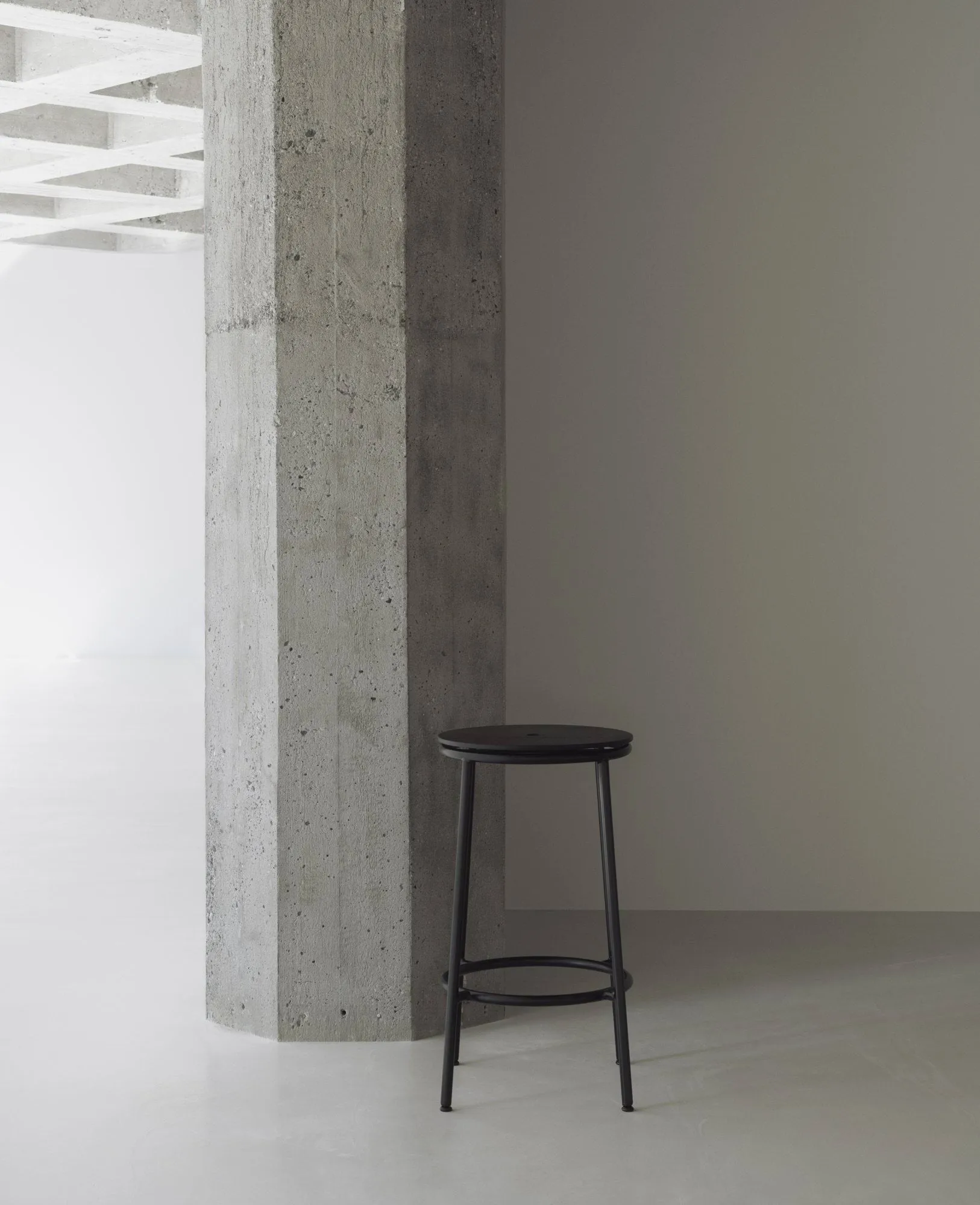 Circa barstool 65 cm, Black aluminium Normann Copenhagen