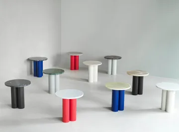 Dit side table Ø40 cm - White Carrara-bright blue - Normann Copenhagen