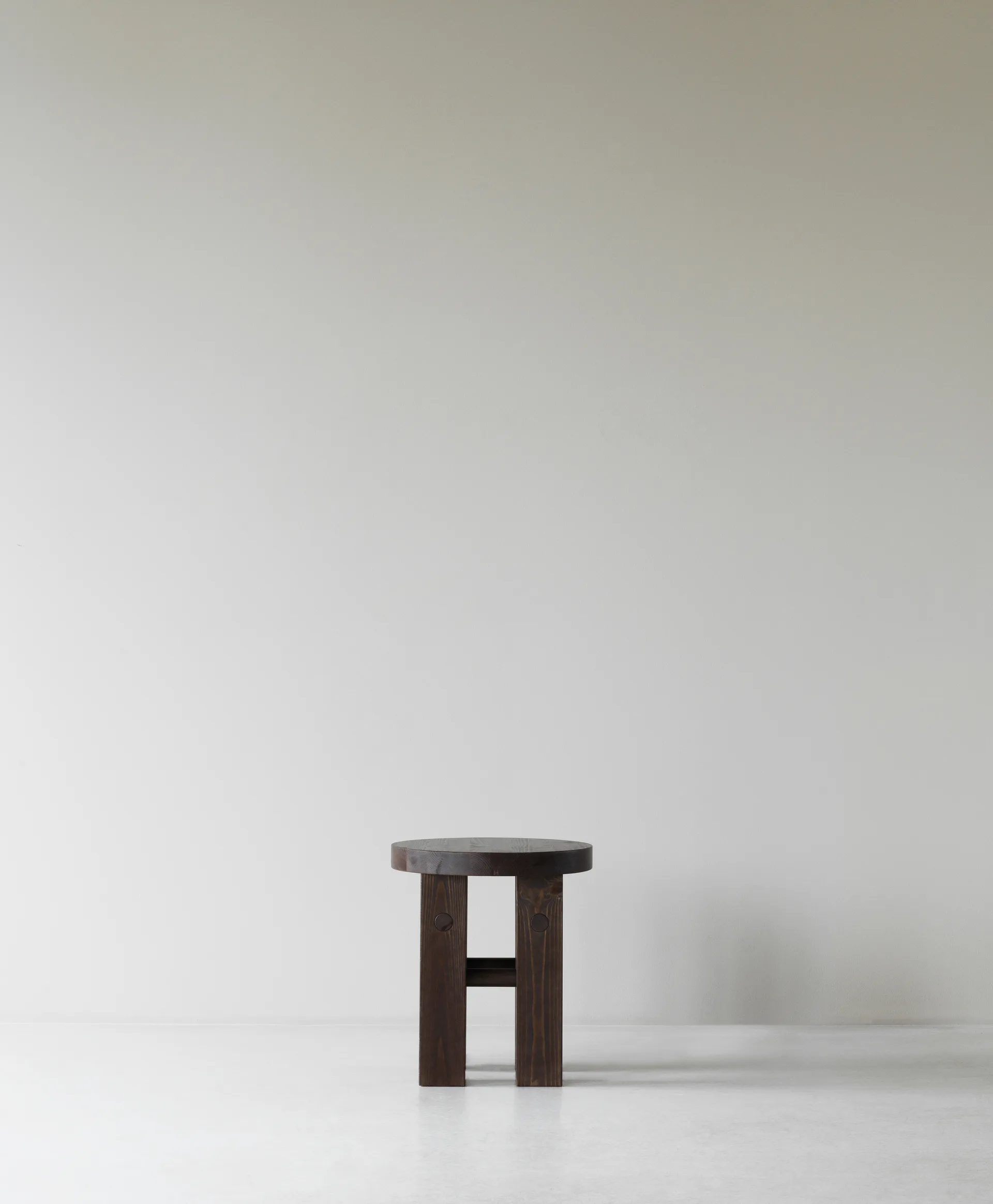 Fyr round stool 45 cm, Dark brown, Ø40x45 cm Normann Copenhagen