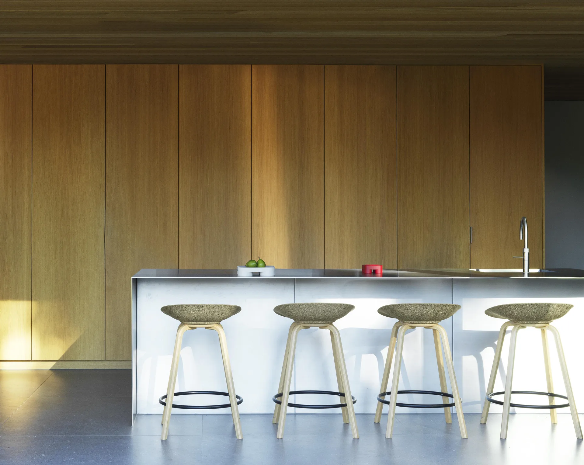 Mat Barstool 65 cm, Seaweed-beech-black steel Normann Copenhagen