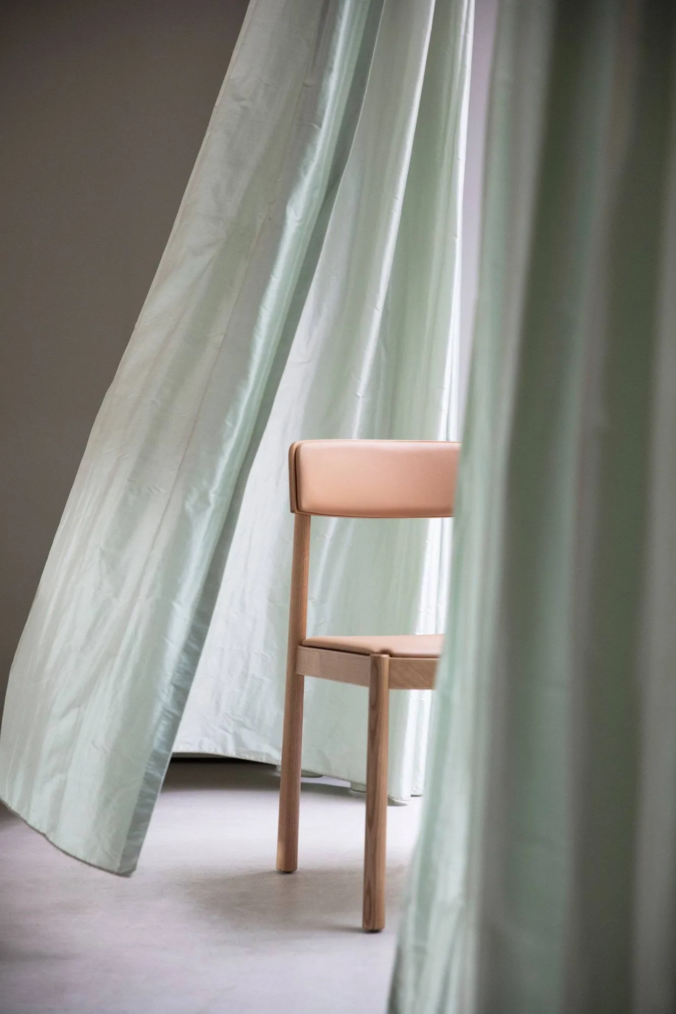 Timb chair with cushion, Tan/ Ultra Leather - Camel Normann Copenhagen