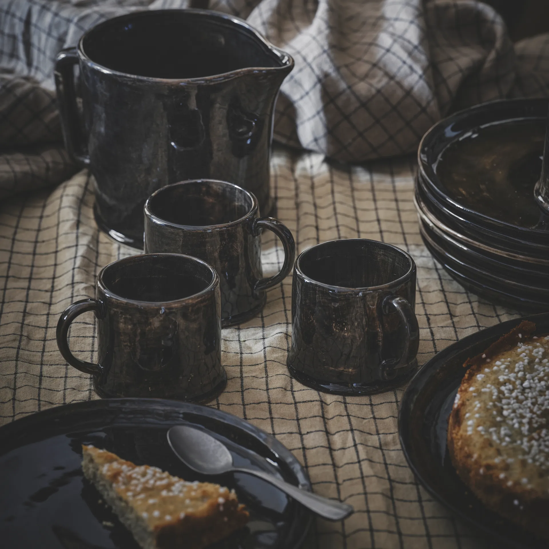 Yuki small plate, brown-black Olsson & Jensen