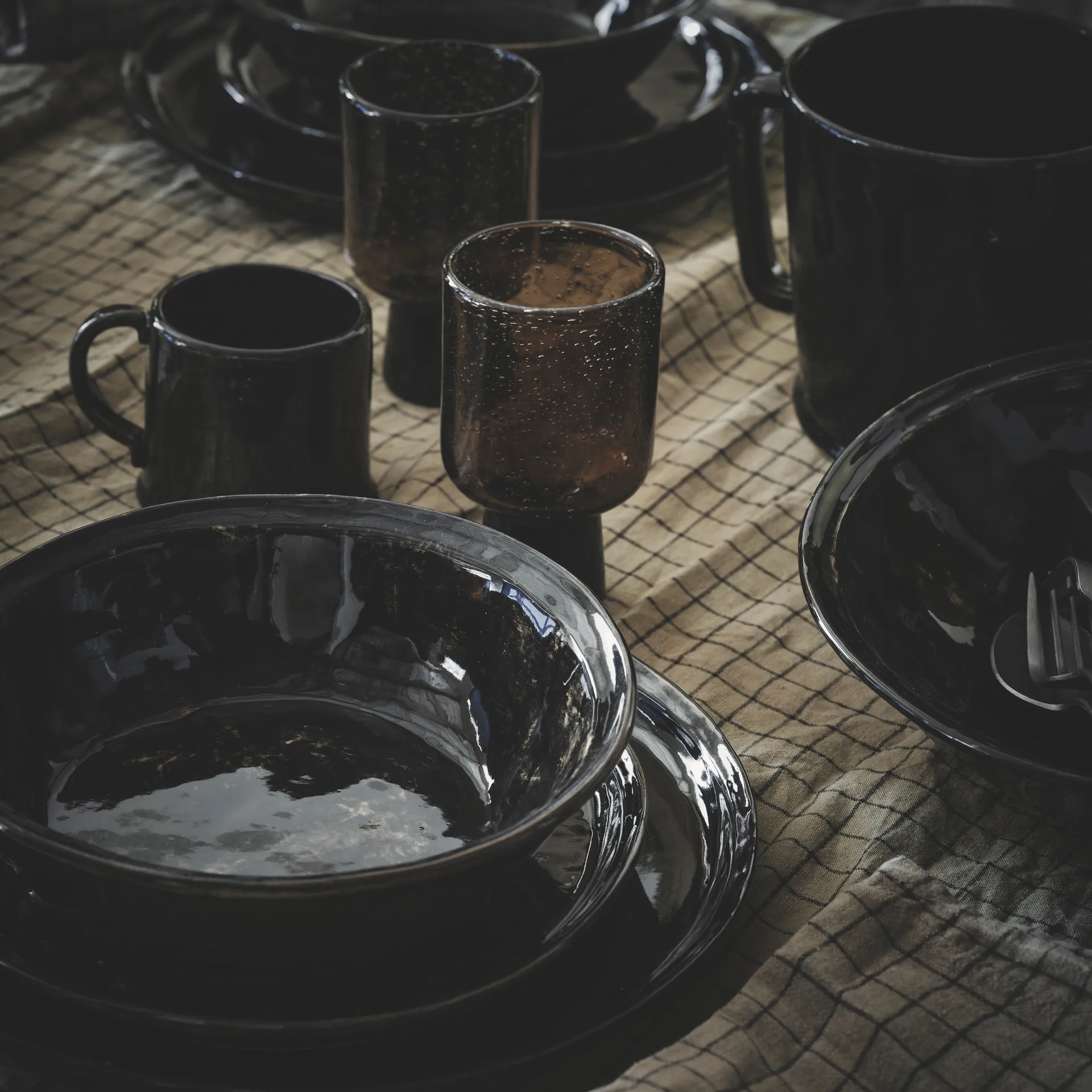 Yuki soup-/pasta-plate, brown-black Olsson & Jensen