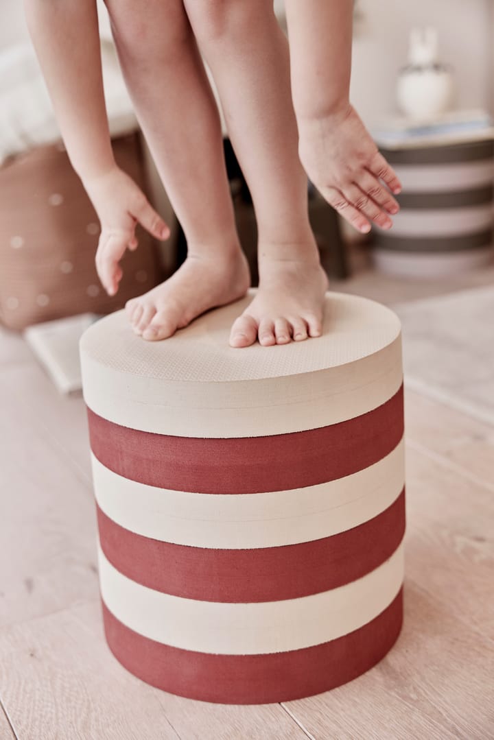 Iro stackable stool, Vanilla-nutmeg OYOY