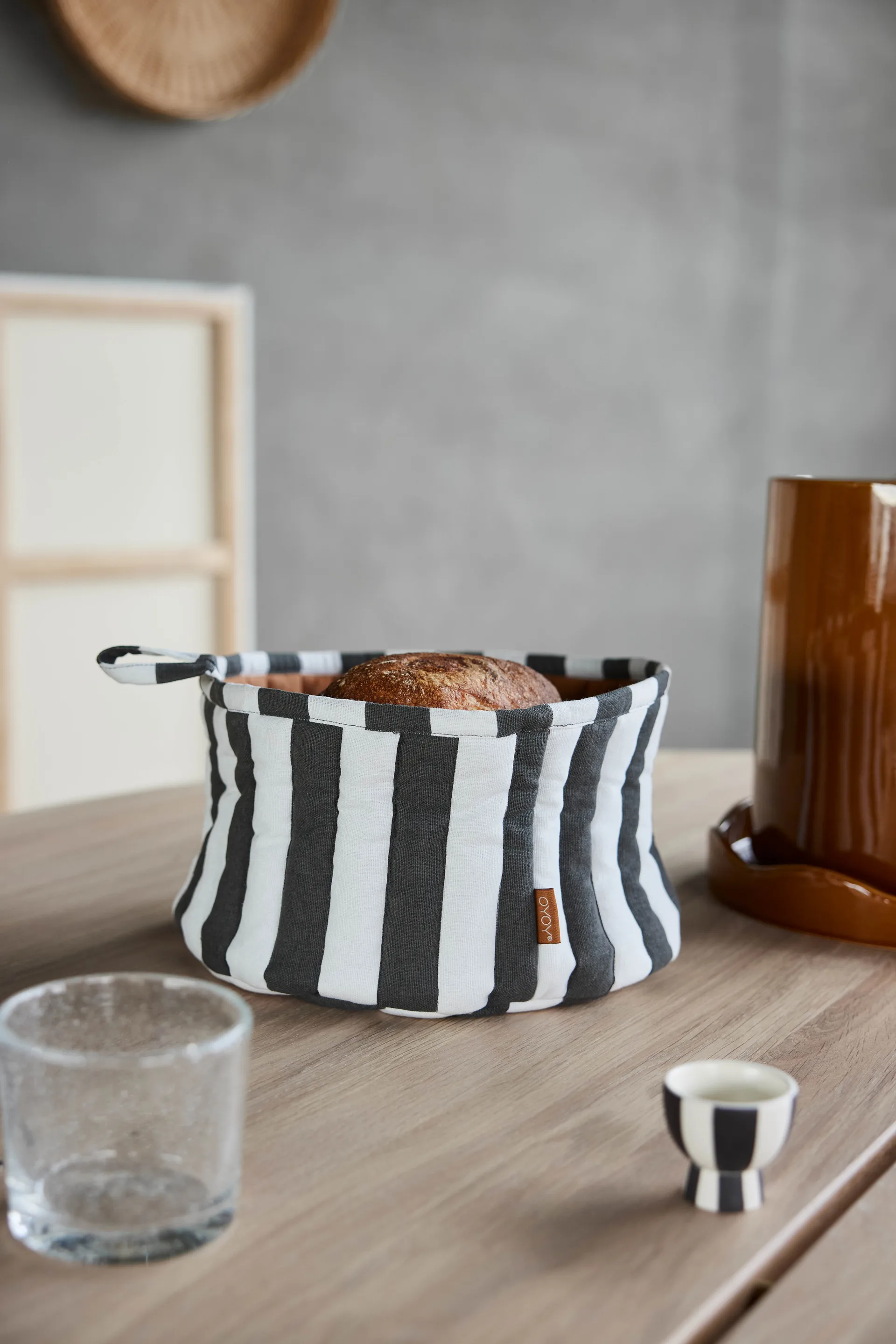 Toppu bread basket Ø24 cm, Black-white -taupe OYOY