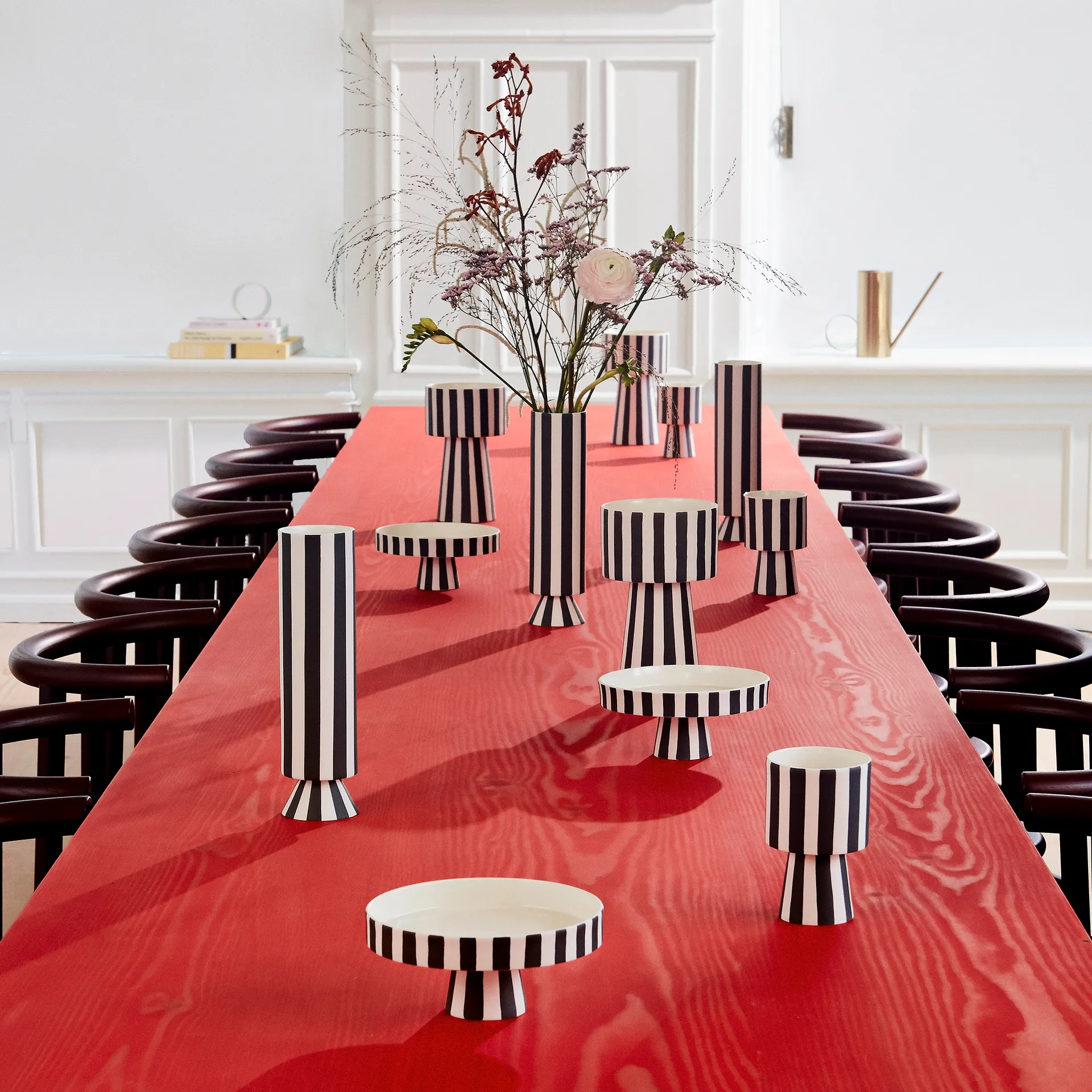 Toppu serving saucer Ø20 cm, black-white OYOY