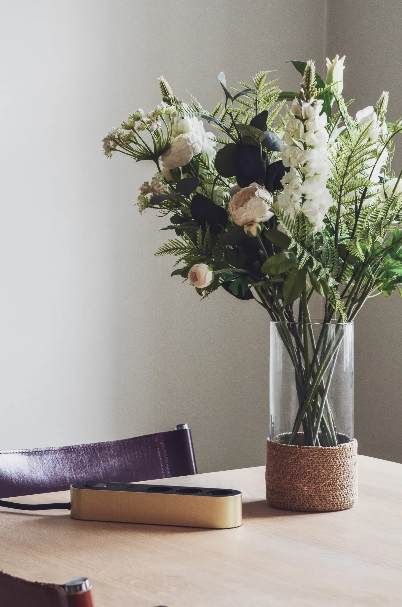 Edgar Power Bar power strip, Satin brass palett3