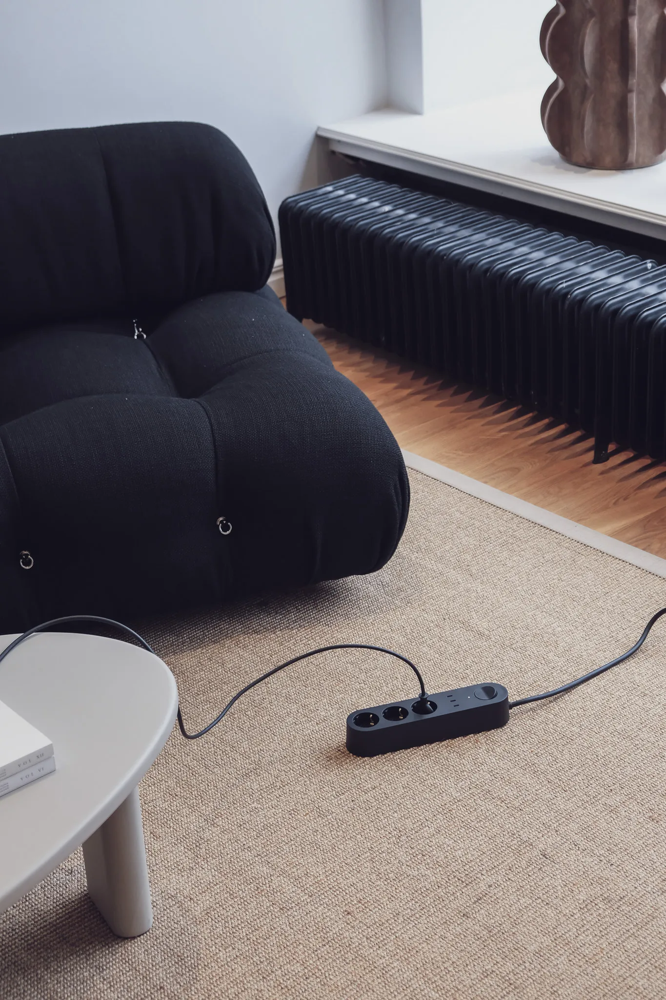 Alma Power Bar power strip, Midwinter black Palette