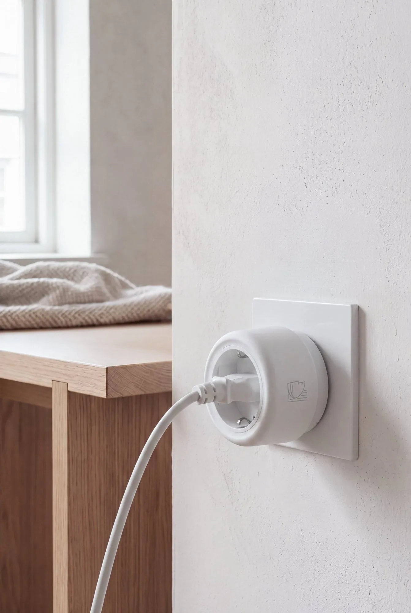 EU to UK adapter – Schuko to British plug, Ice white Palette