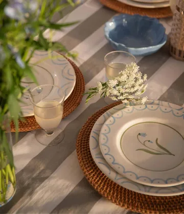 Cottage Flower plate - Light Blue, 28 cm - Pick a Poppy