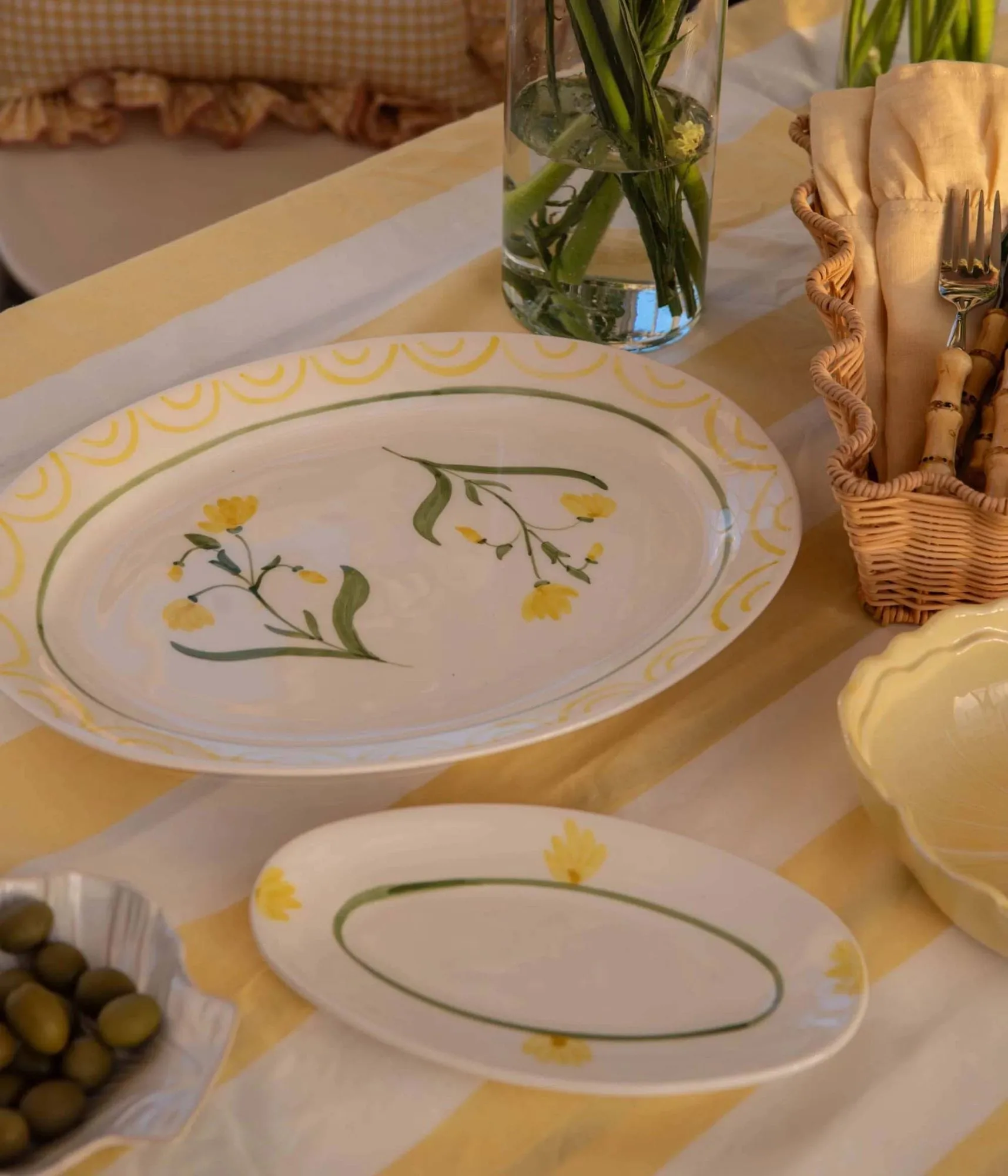 Cottage Flower serving platter, Yellow, 32 cm Pick a Poppy