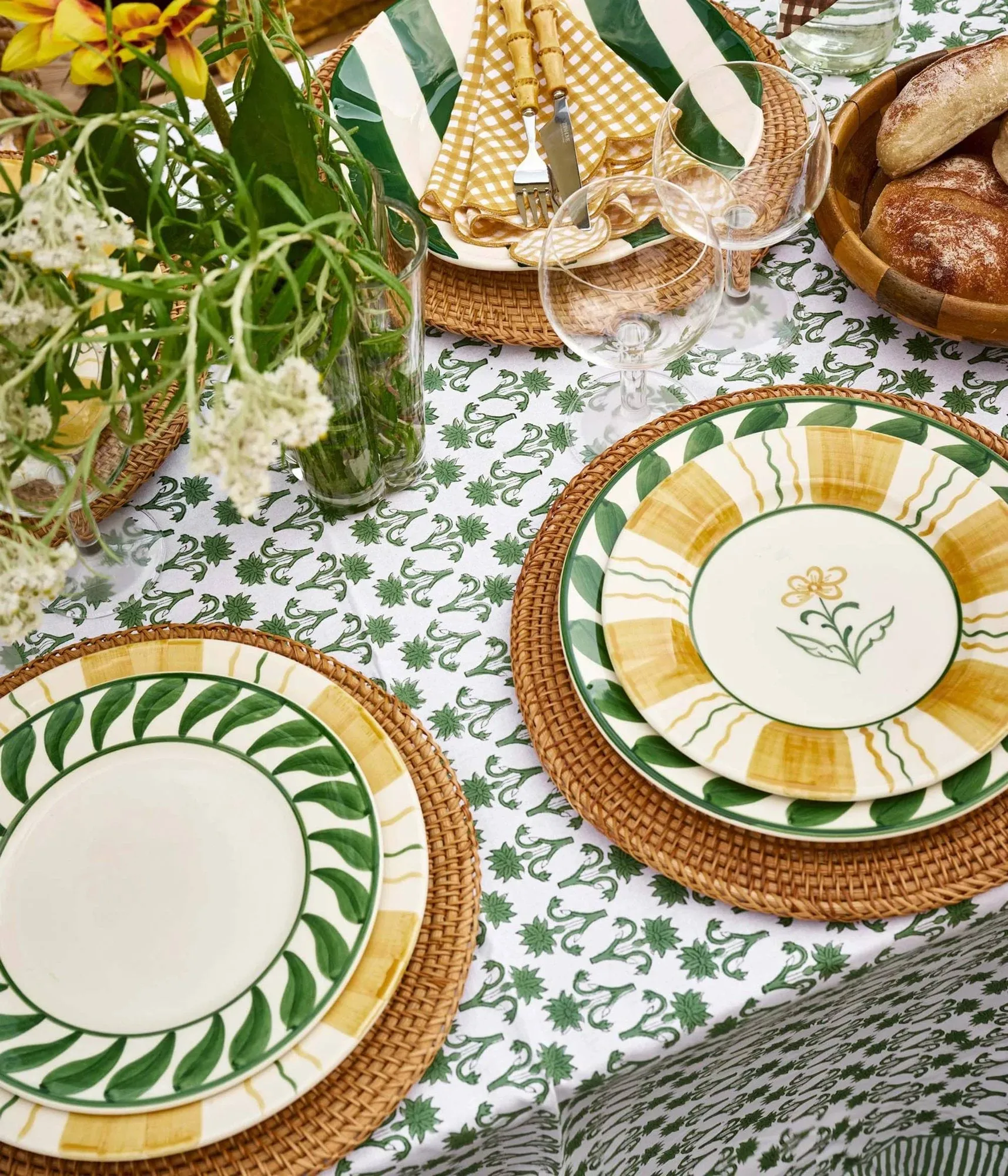 Swirl plate, Green, 28 cm Pick a Poppy