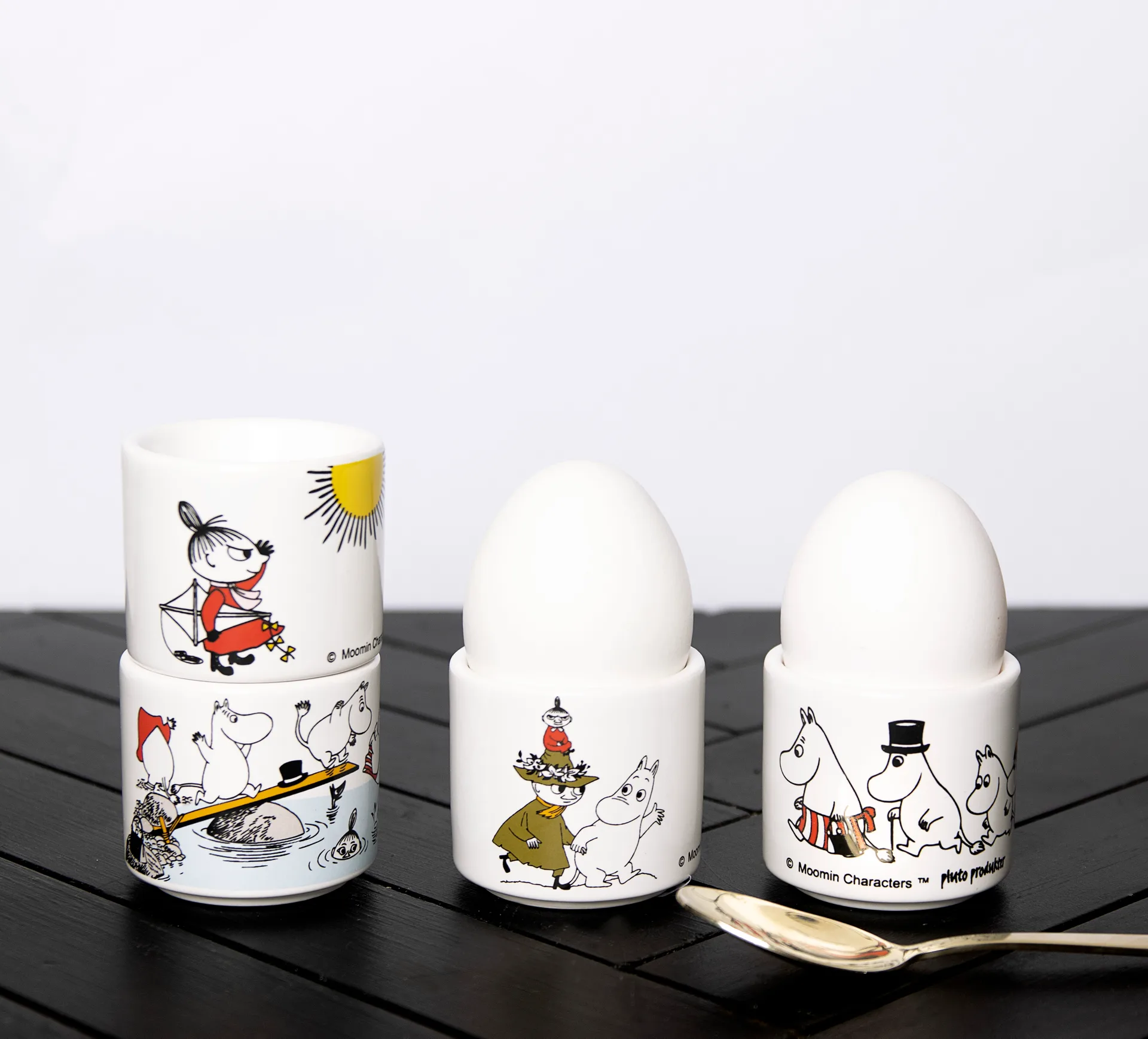 Moomin colour egg cup 4 pieces, White with motif Pluto Design