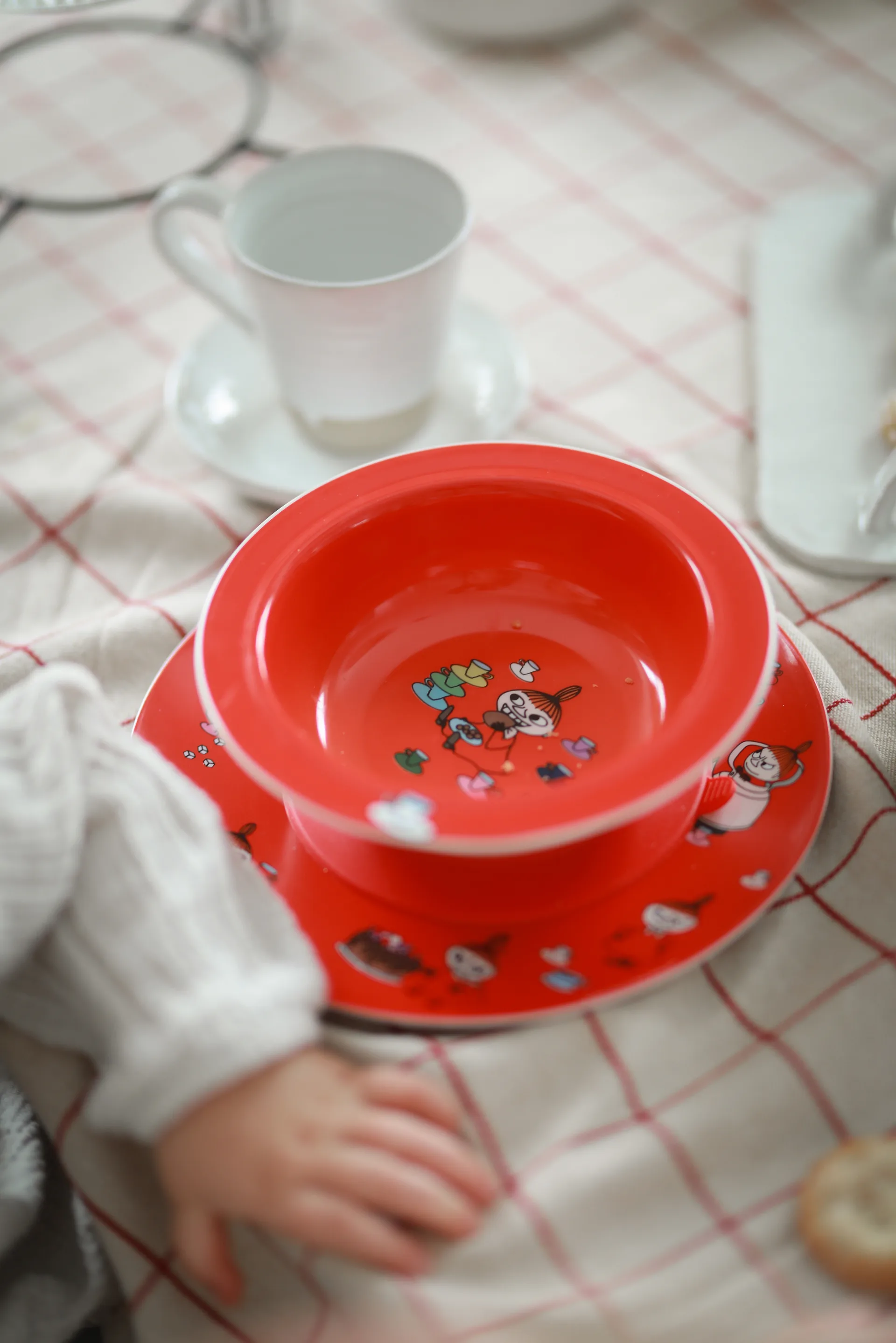 Moomin Little My suction plate Ø15.5 cm, Red Rätt Start