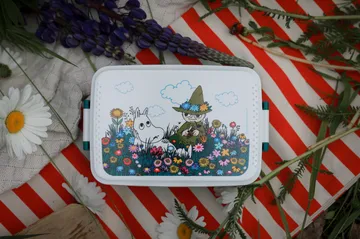 Moomin Meadow lunch box 12x18.5 cm - Green - Rätt Start