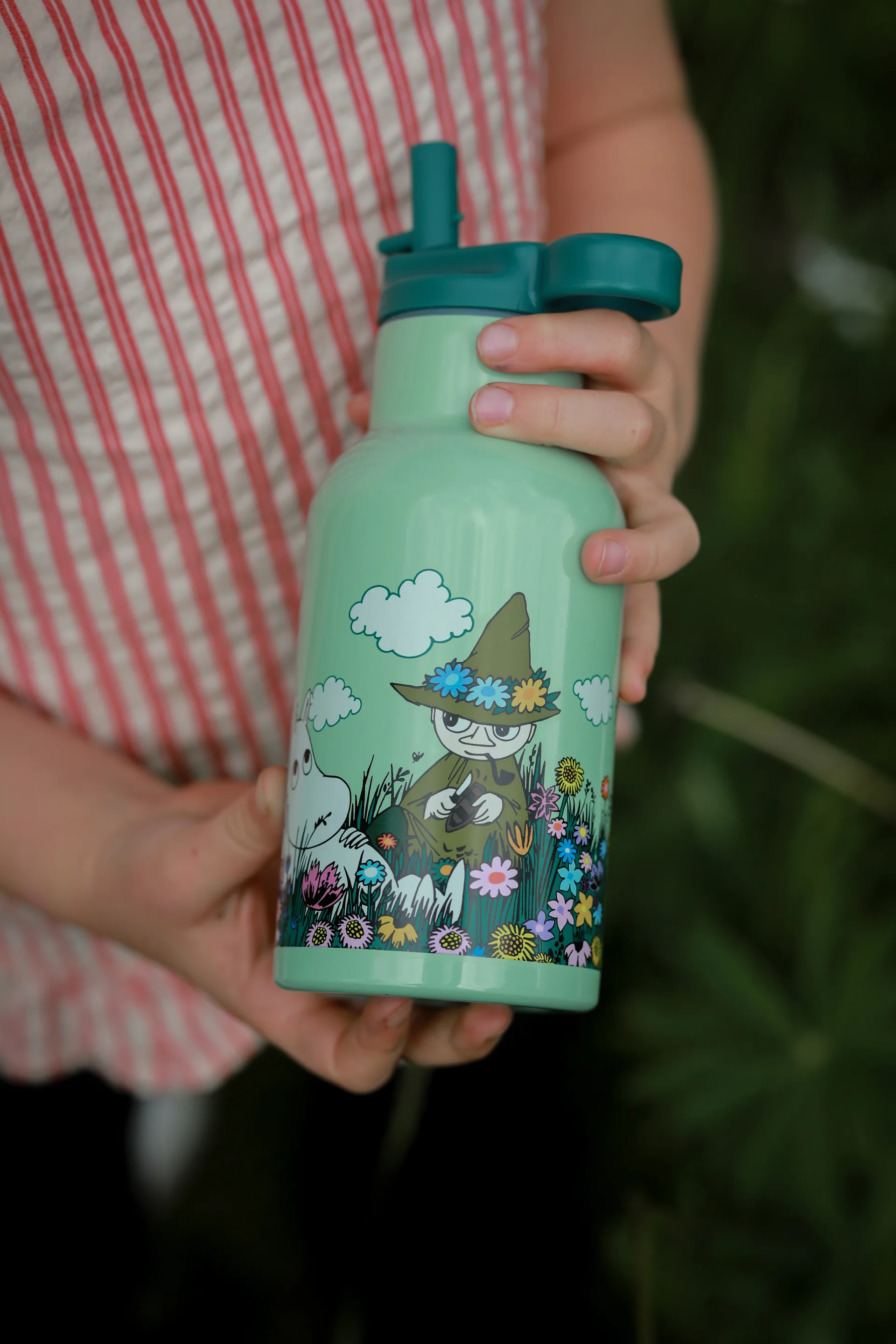 Moomin Meadow water bottle 34 cl, Green Rätt Start