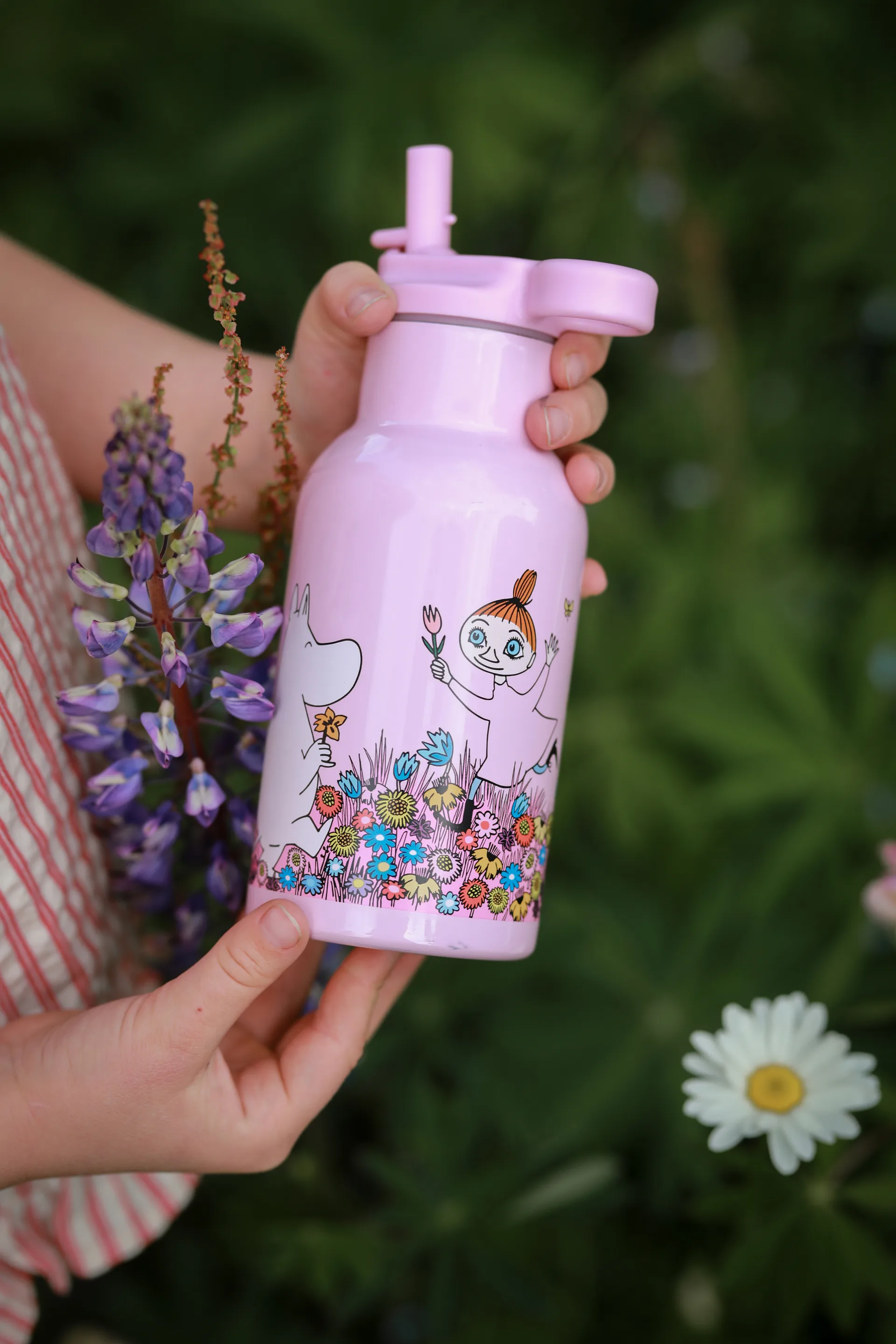 Moomin Meadow water bottle 34 cl, Pink Rätt Start