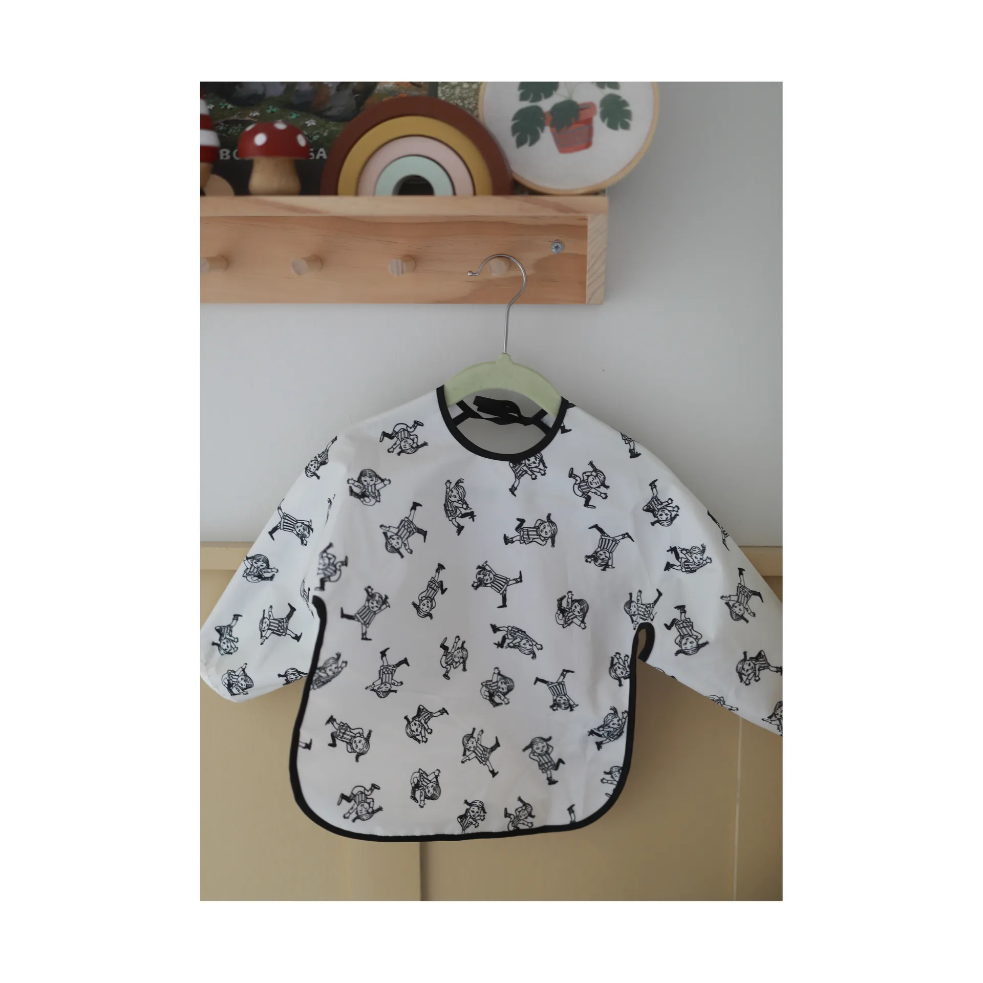 Pippi Cirkus bib with sleeves, Multi Rätt Start