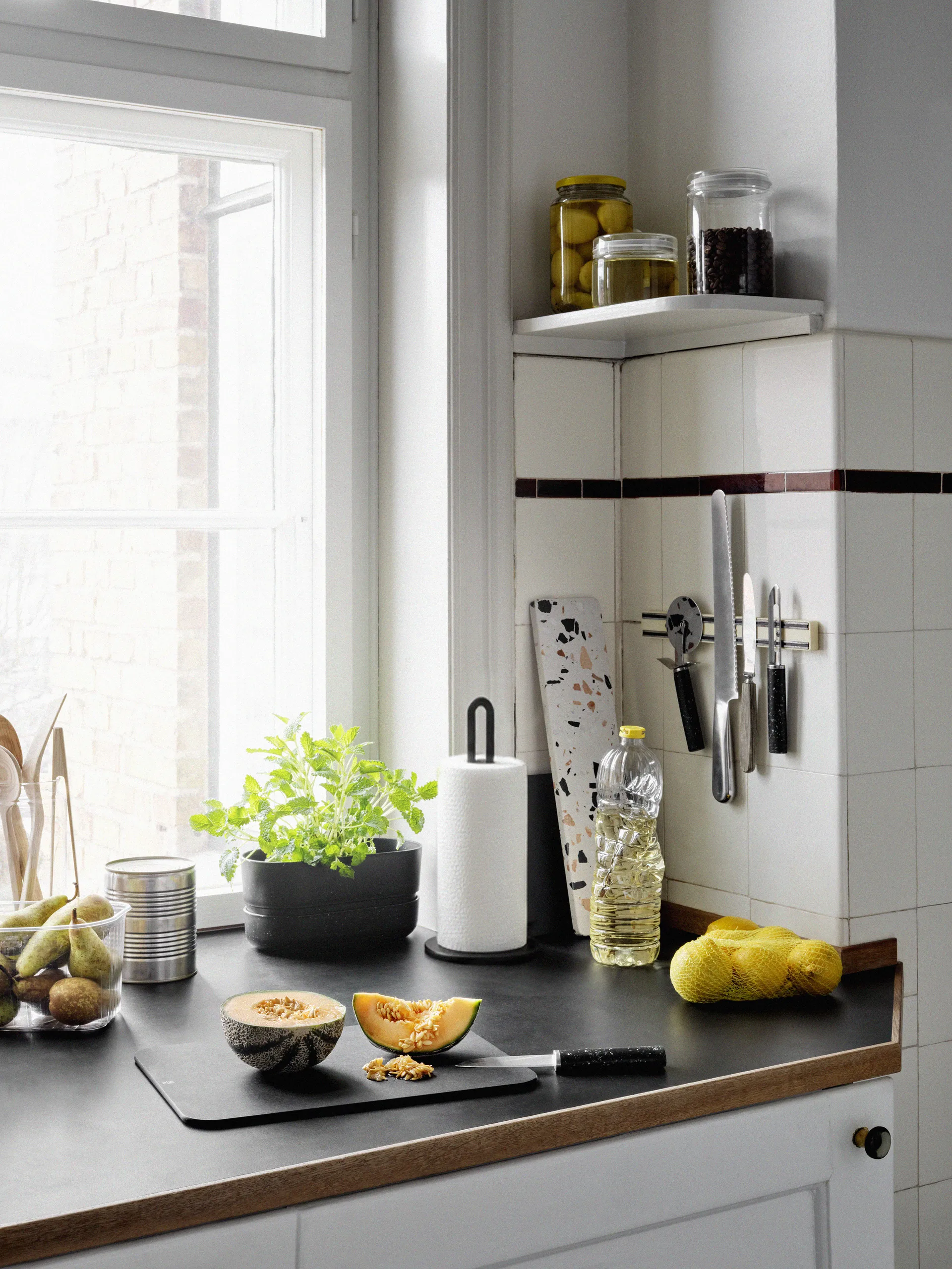 SPIN-IT paper towel holder, Black RIG-TIG