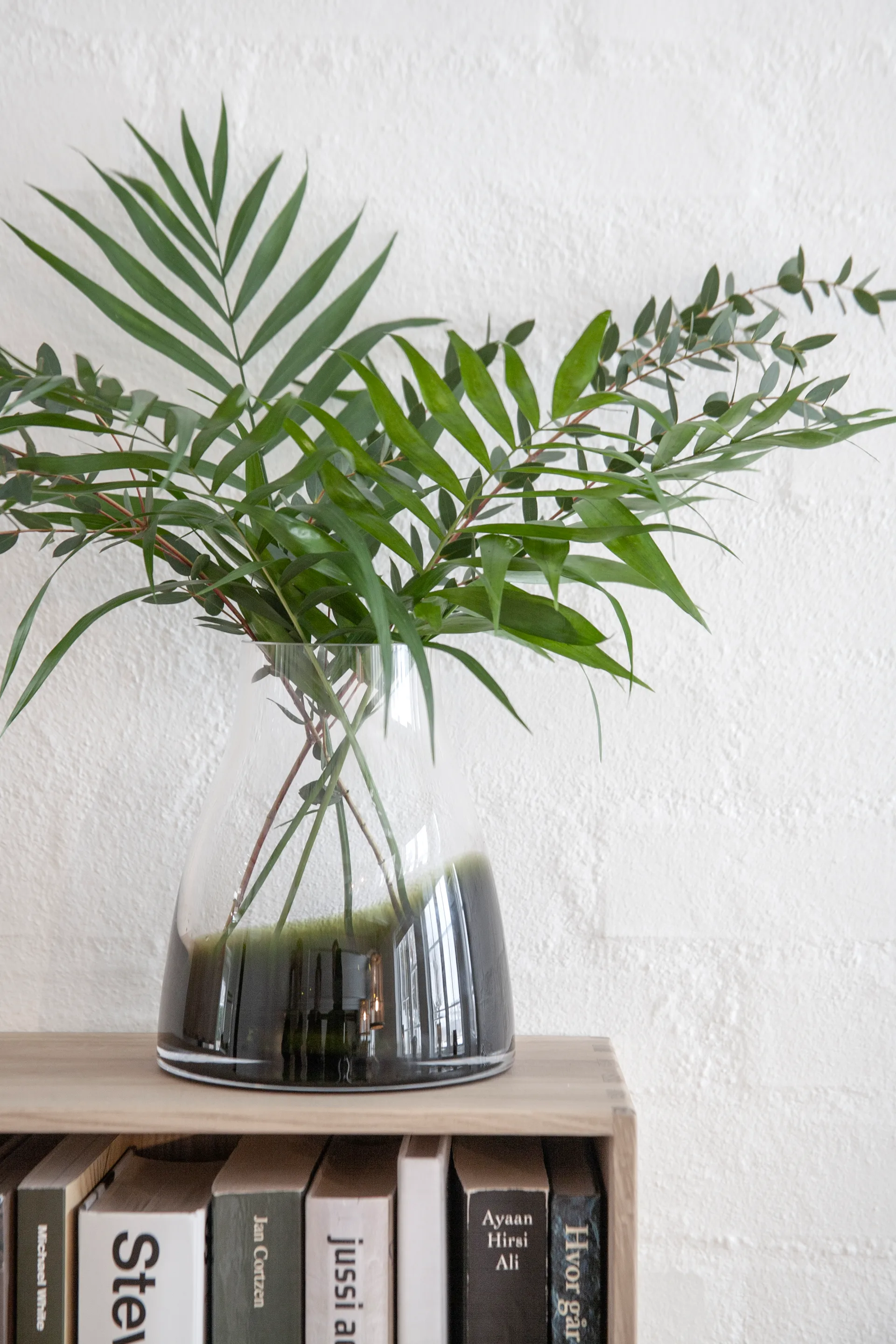 Flower vase no. 2, Moss green Ro Collection