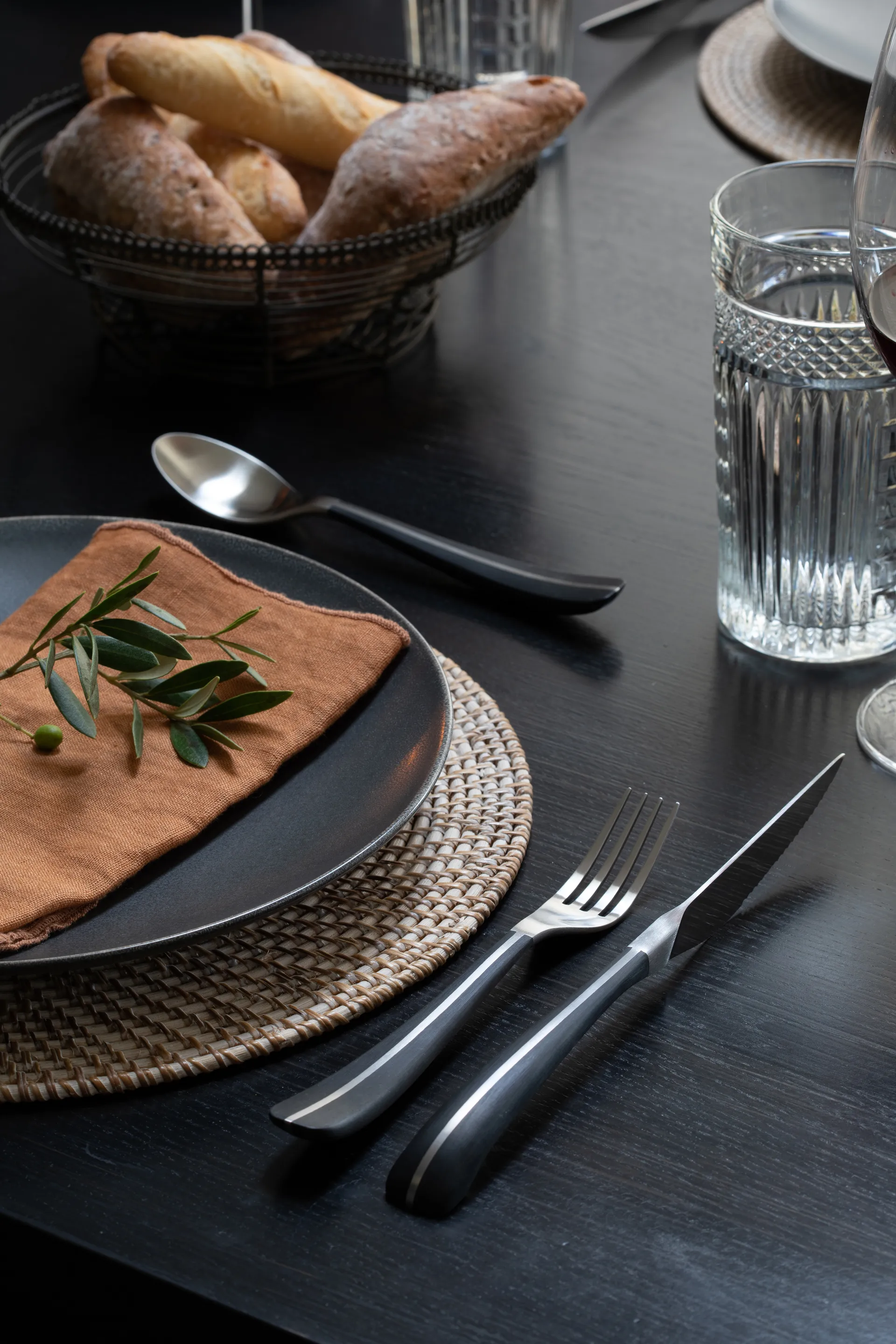 Contour cutlery 24 pieces, black Robert Welch