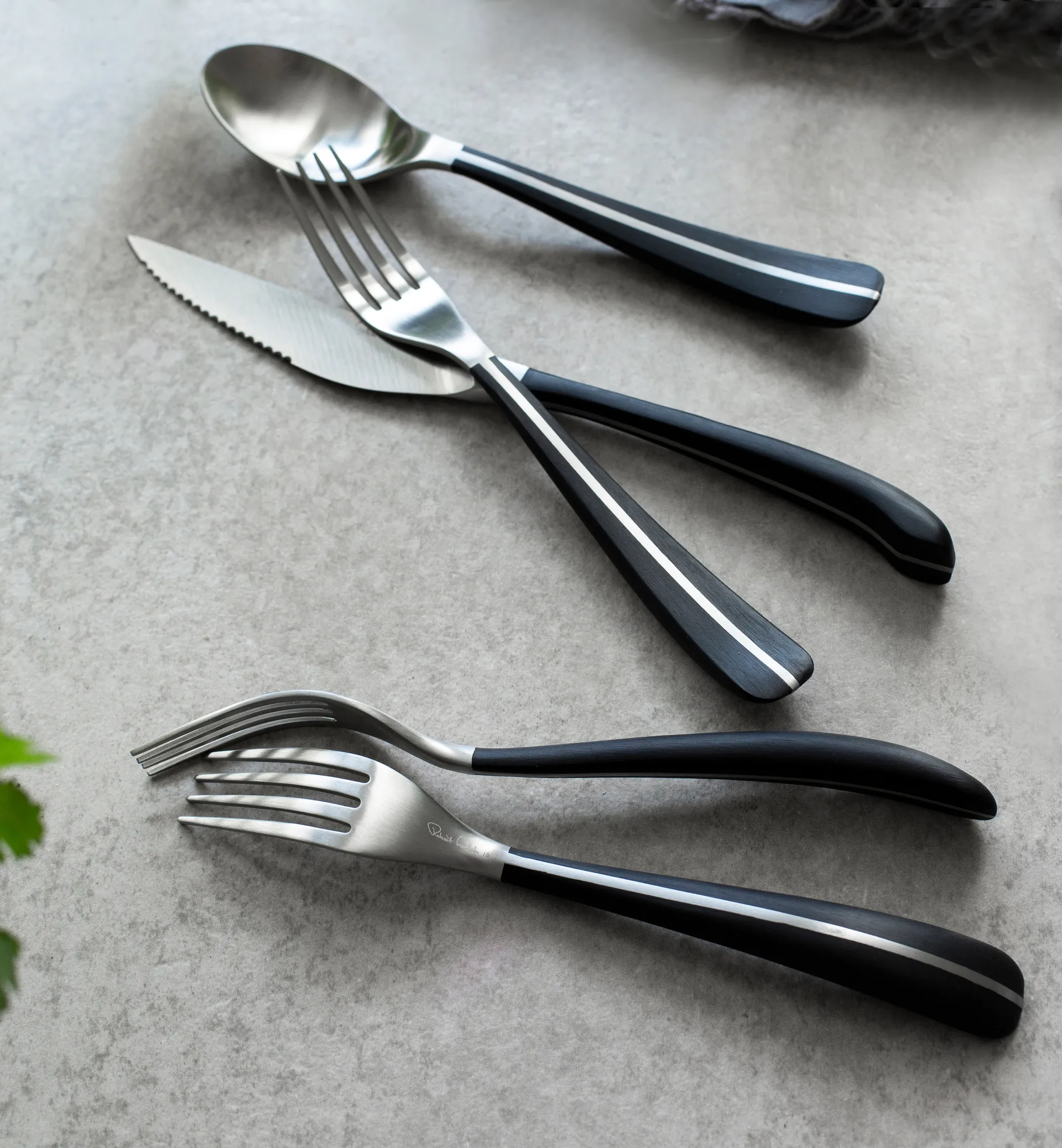 Contour spoon, black Robert Welch