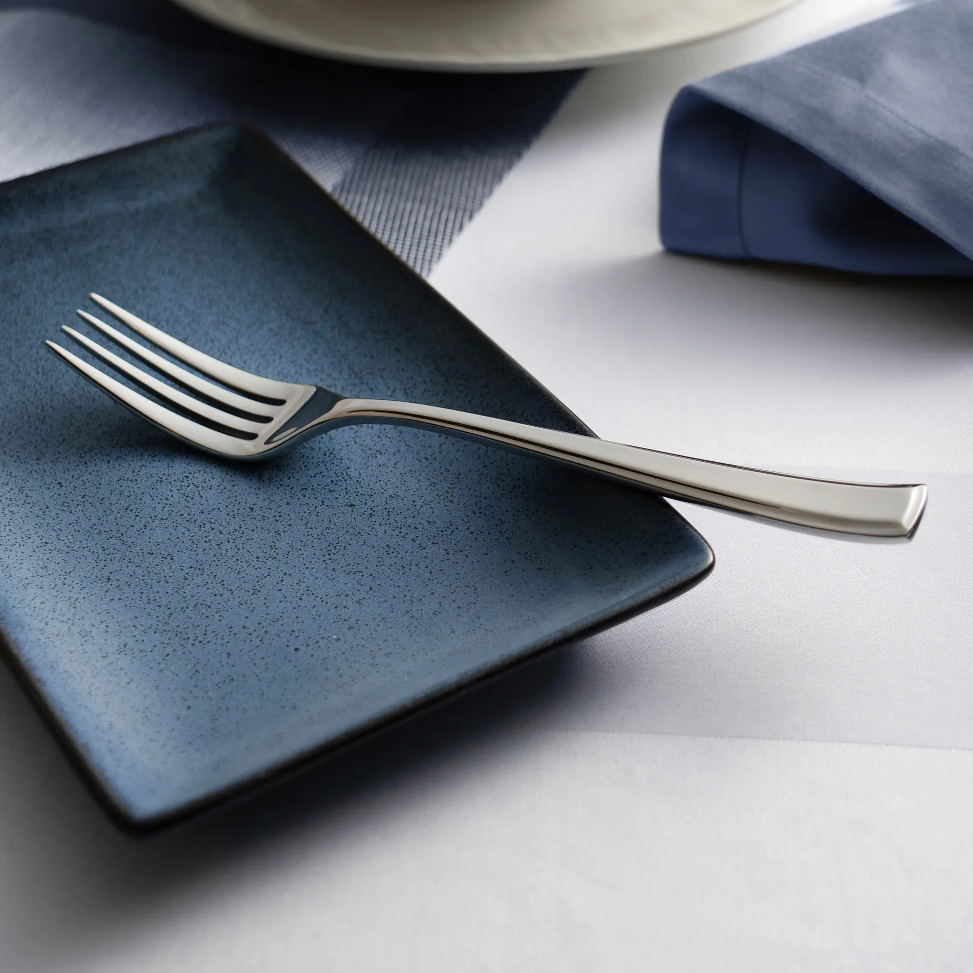 Fairford bright serving fork, Stainless steel, 23.1 cm Robert Welch