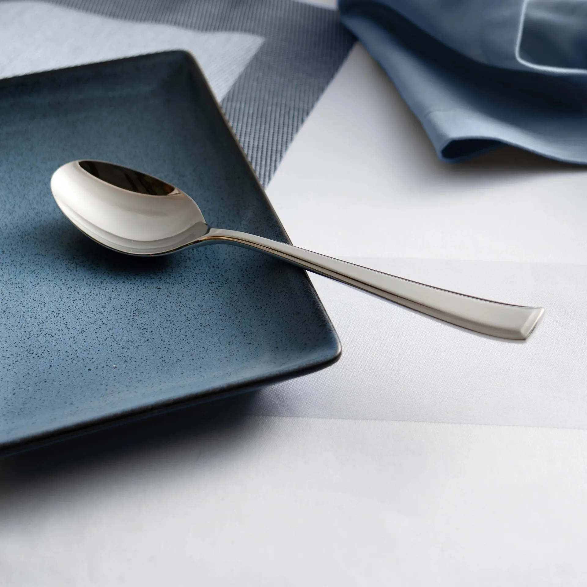 Fairford bright serving spoon, Stainless steel, 23.4 cm Robert Welch