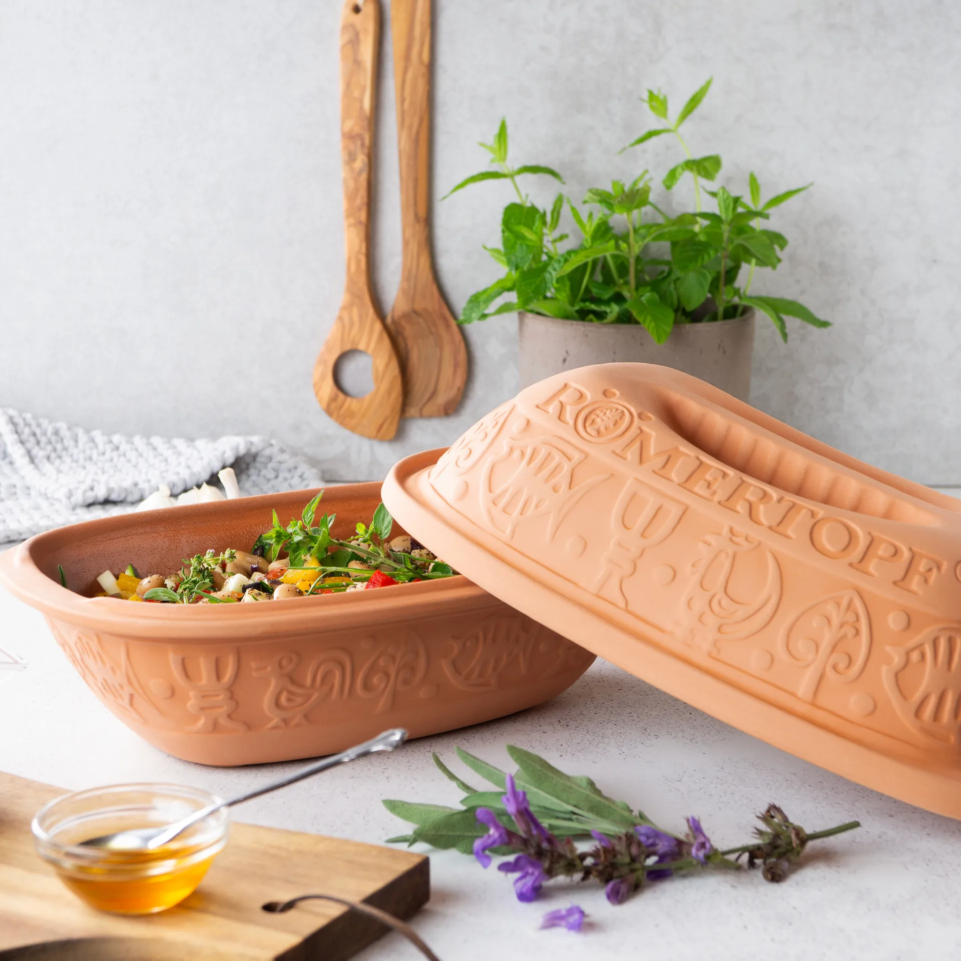 Classic terracotta clay pot, 2 seater Römertopf
