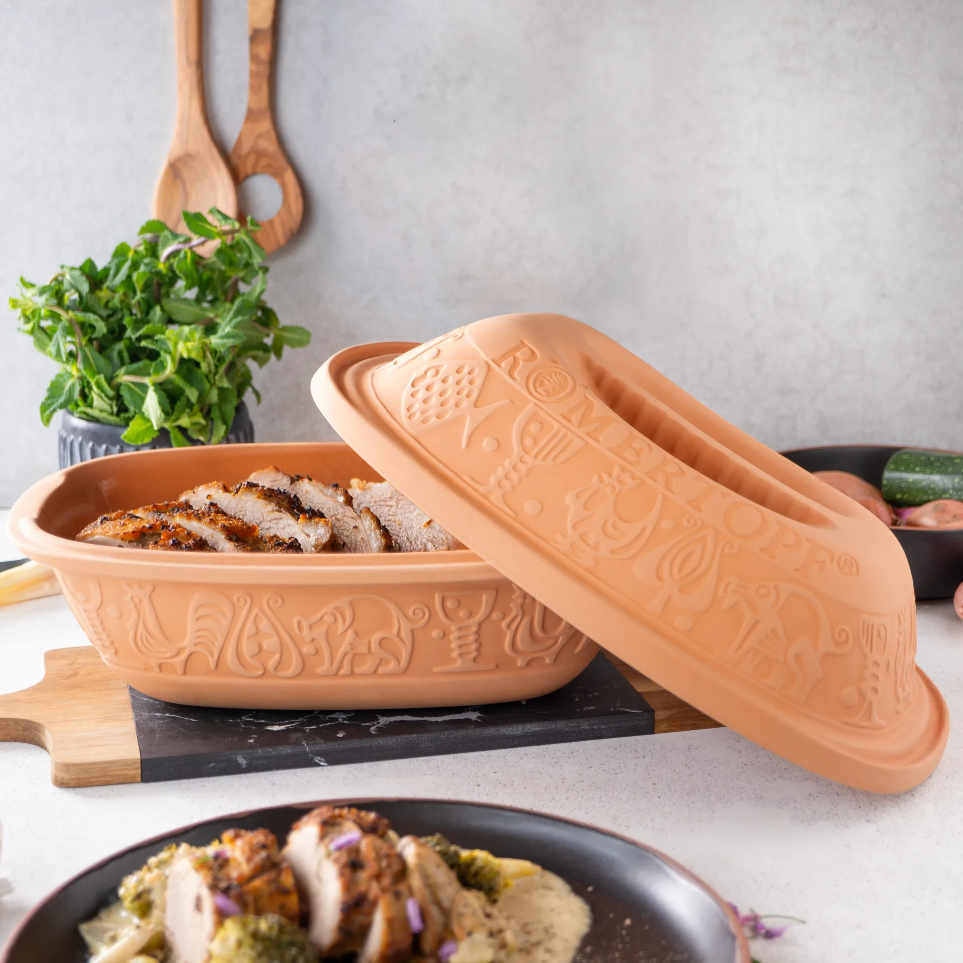 Classic terracotta clay pot, 4 seater Römertopf