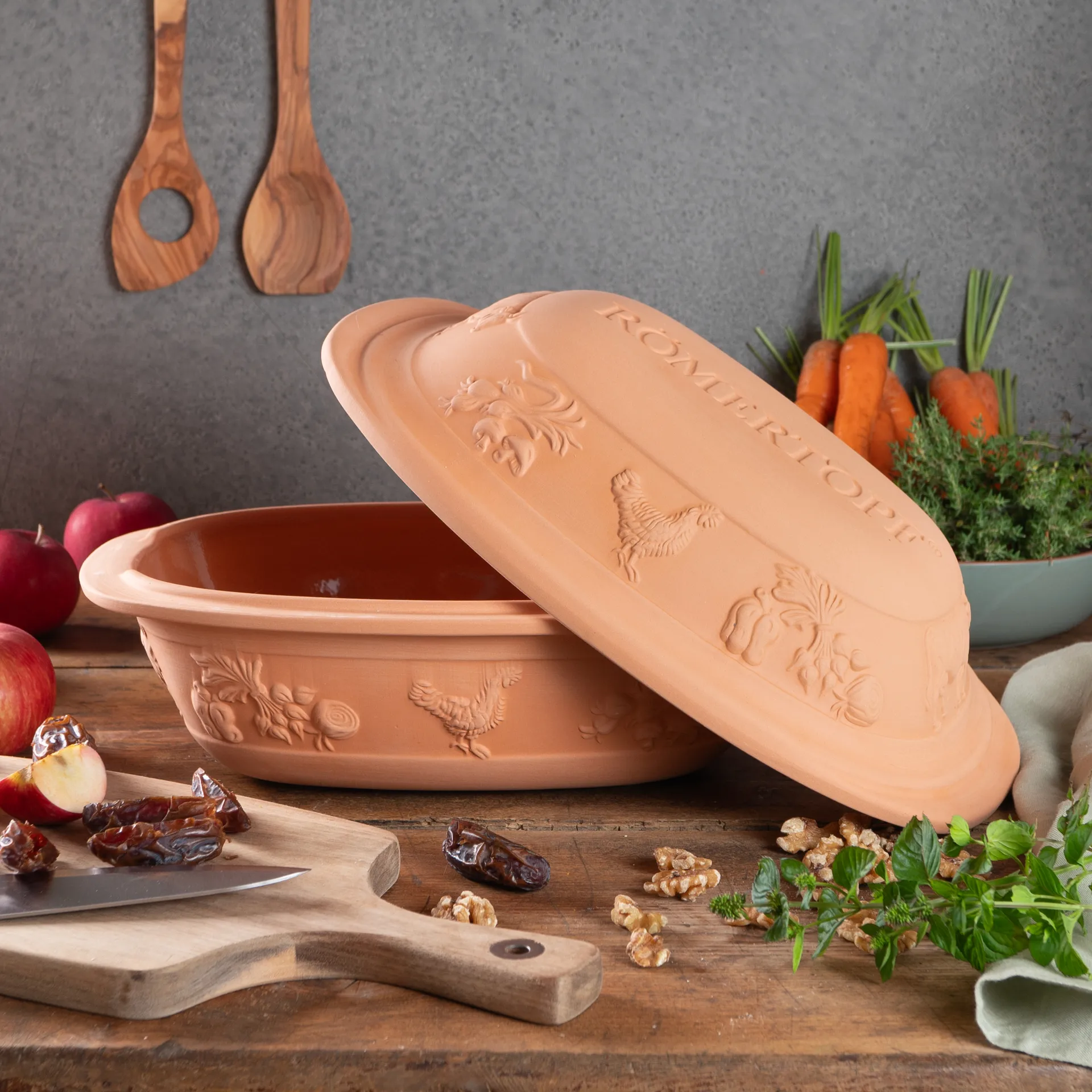 Rustic terracotta clay pot, 4 seater Römertopf