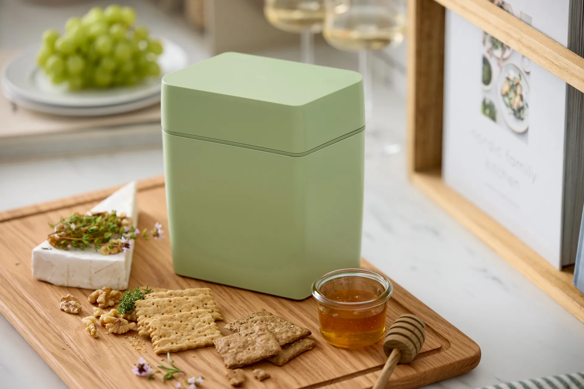 Classic cheese box incl cheese slicer 16.5x10x19 cm, Misty green Rosti