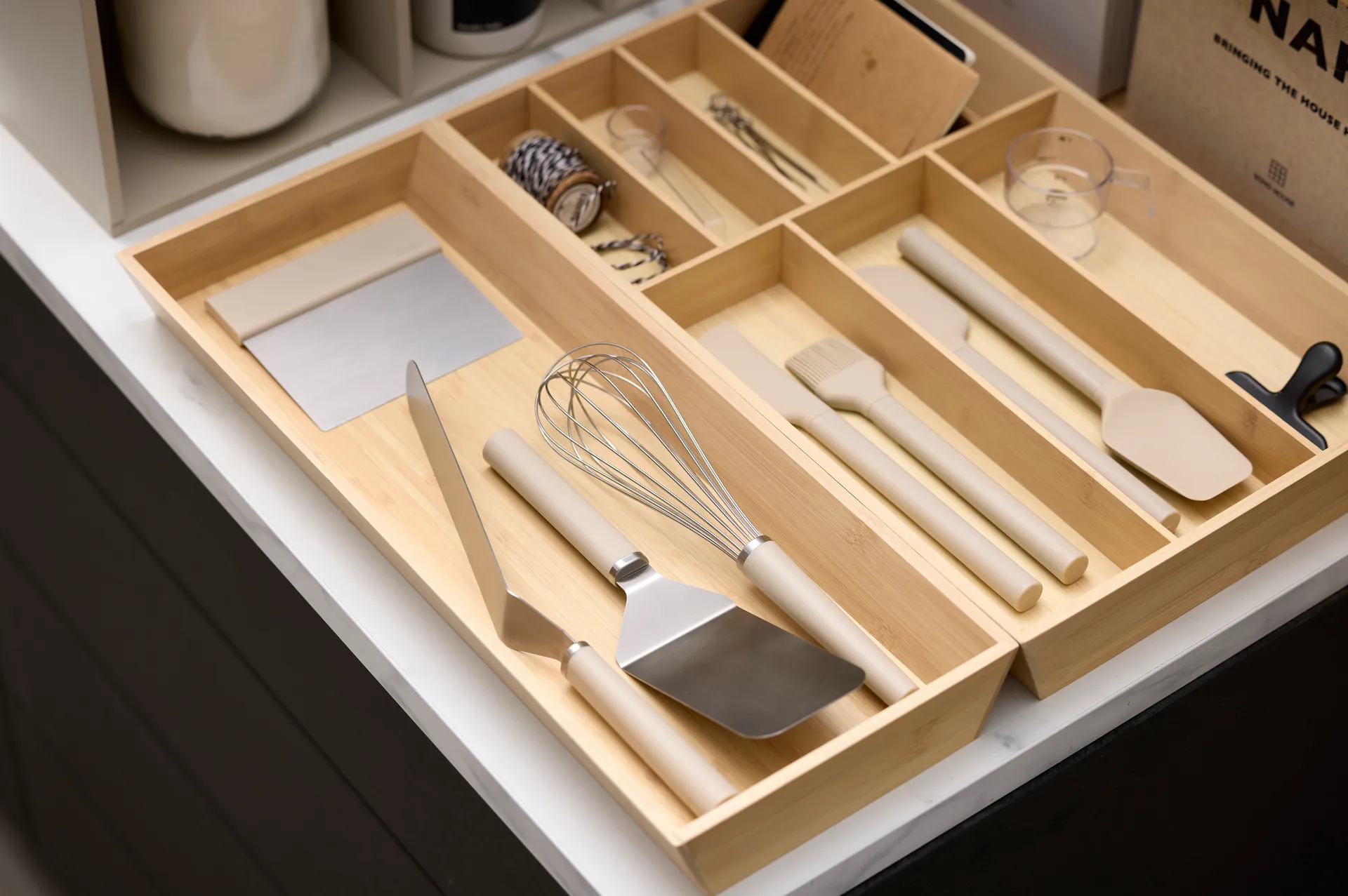 Emma palette knife narrow steel 33 cm, Hummus Rosti