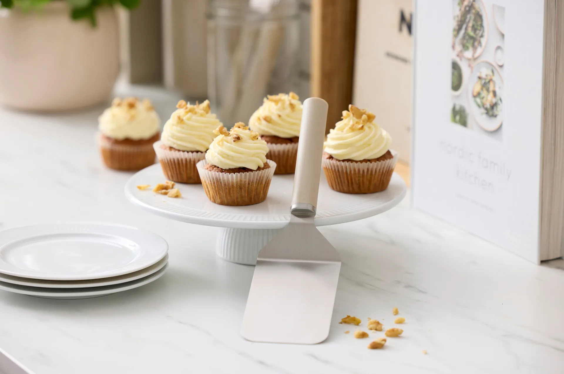 Emma palette knife wide steel 26 cm, Hummus Rosti