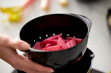 Margrethe colander for bowl 1.5 L - Black - Rosti