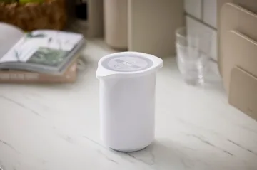 NEW Classic mixing jug with lid - White, 1.25 litres - Rosti