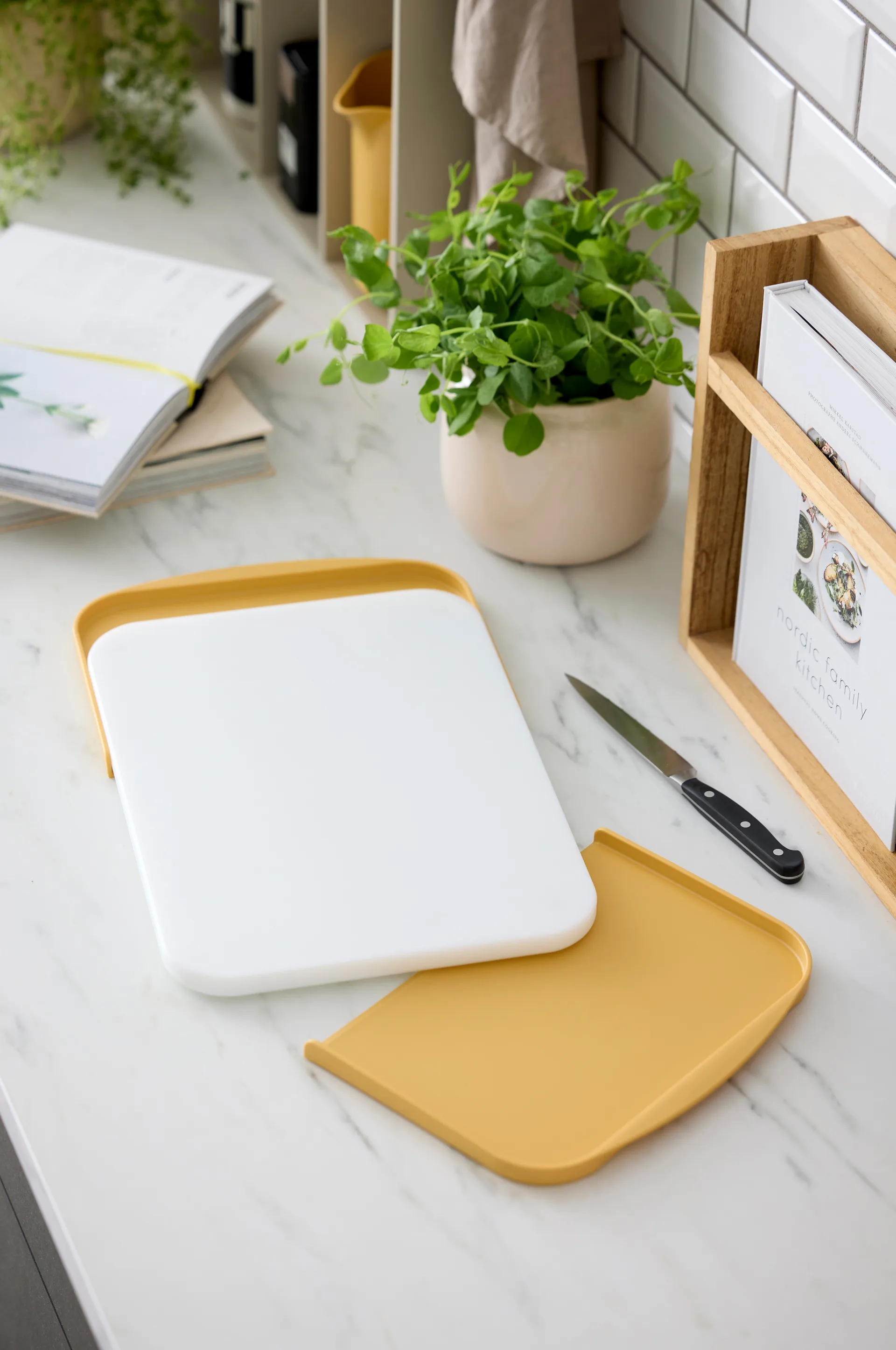 Separa chopping board with trays, Curry, 39x26 cm Rosti