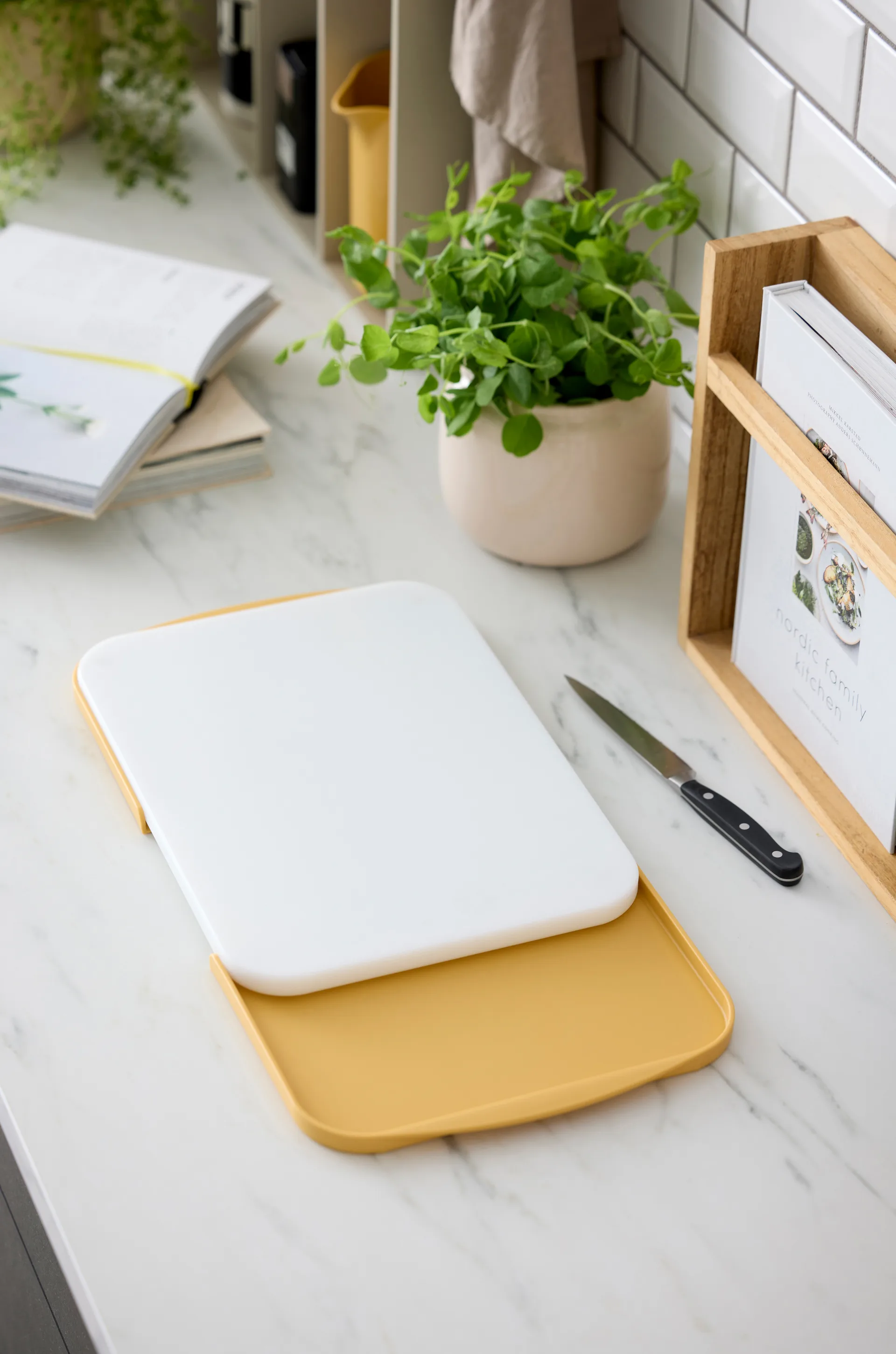 Separa chopping board with trays, Curry, 39x26 cm Rosti