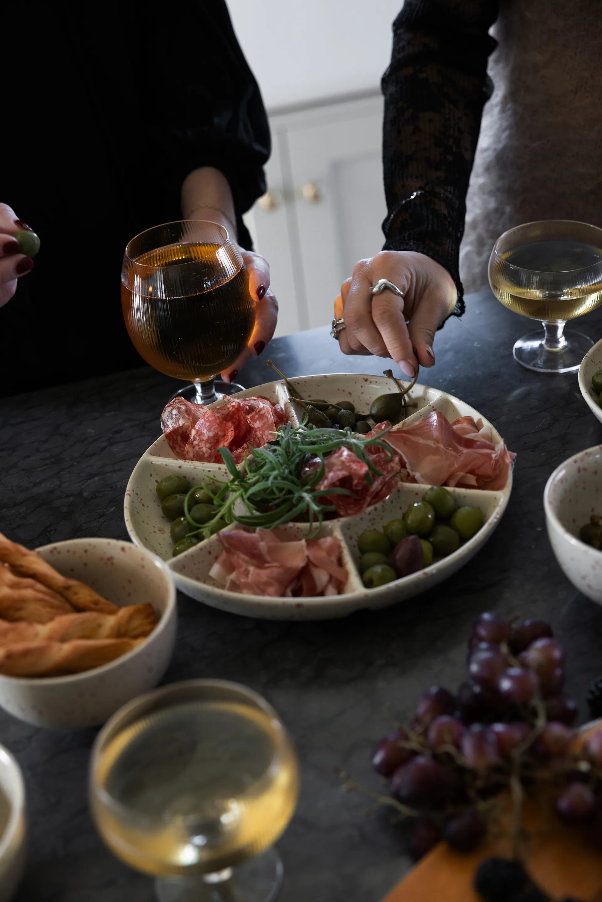 Ditte serving plate, Beige-burgundy Sagaform