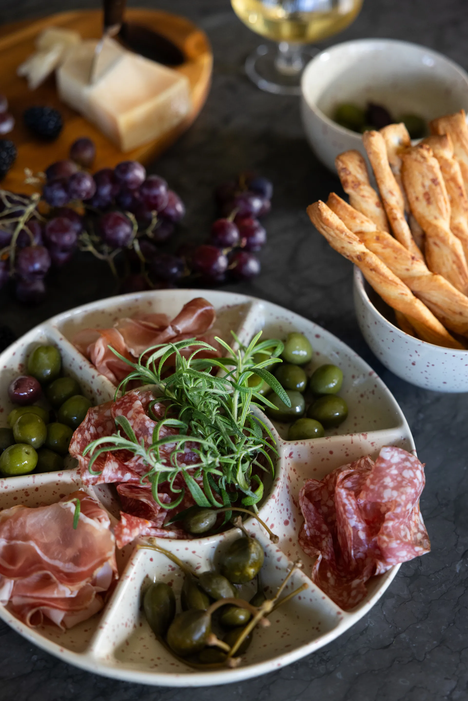 Ditte serving plate, Beige-burgundy Sagaform