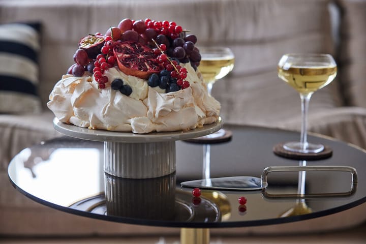 Flora cake plate Ø25.5 cm, Beige Sagaform