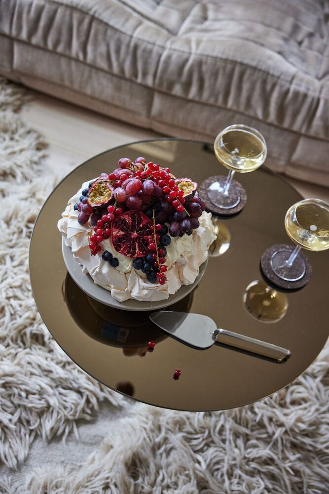 Flora cake plate Ø25.5 cm, Beige Sagaform