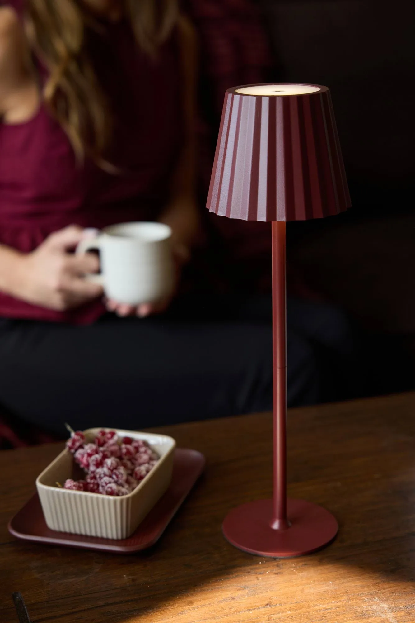 Hanna plate, Wine red Sagaform