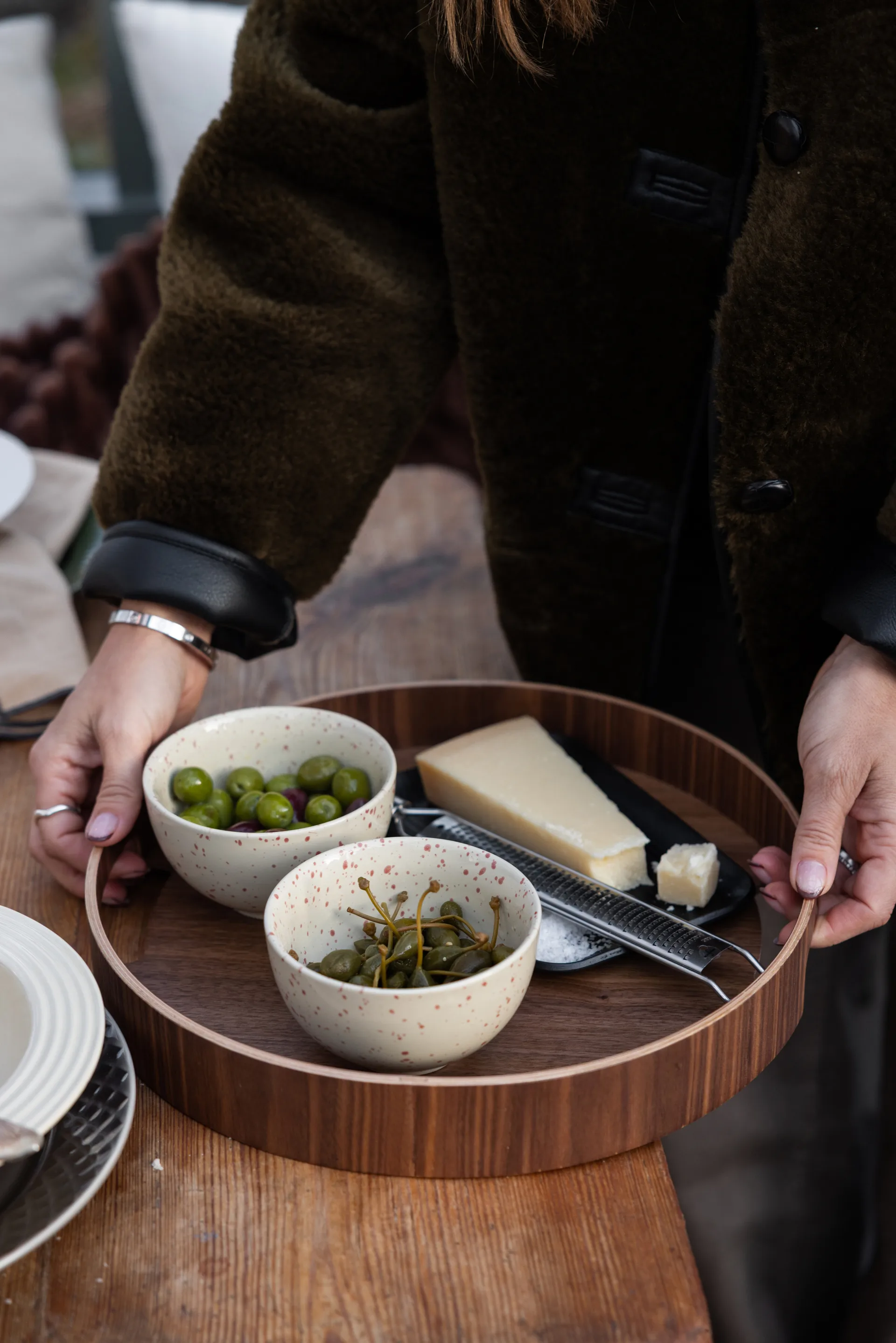 Hanna round tray Ø35 cm, Dark brown Sagaform
