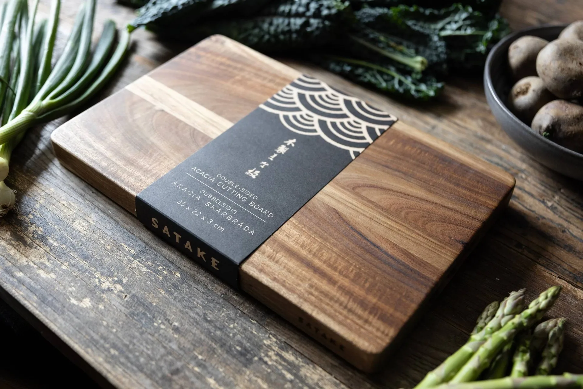 Satake cutting board, Acacia, oiled, 35x22x3 cm Satake