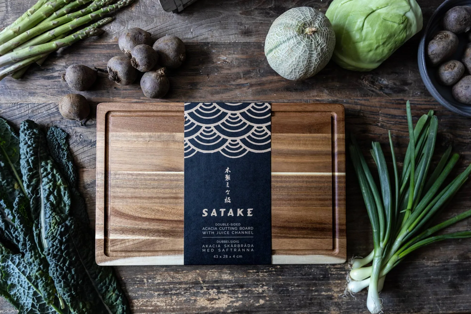 Satake cutting board, Acacia, oiled, 43.2x27.9x3.8 cm Satake