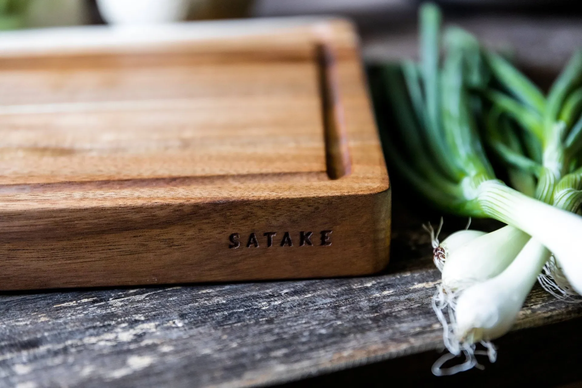 Satake cutting board, Acacia, oiled, 43.2x27.9x3.8 cm Satake