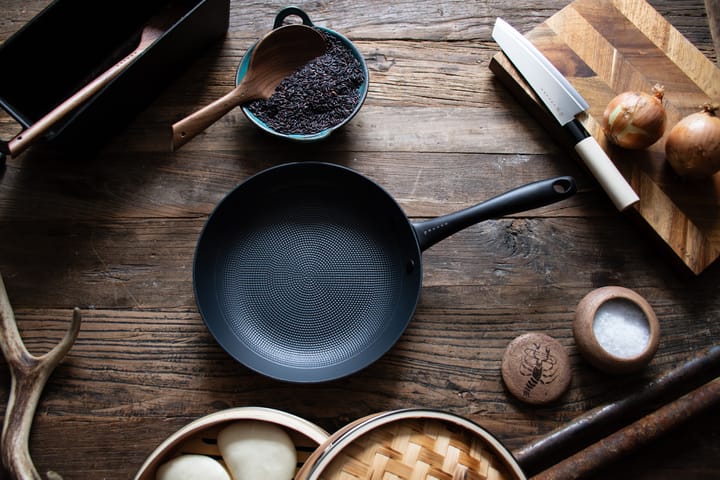 Satake frying pan in lightweight cast iron ceramic, 24 cm Satake